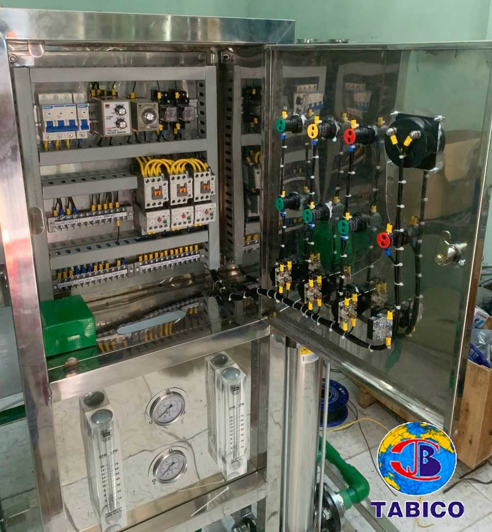 hệ thống tủ điện máy ro công nghiệp 2000 lít/giờ